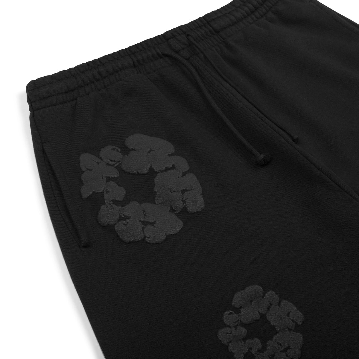 Mono Wreath Sweatshorts – DENIM TEARS