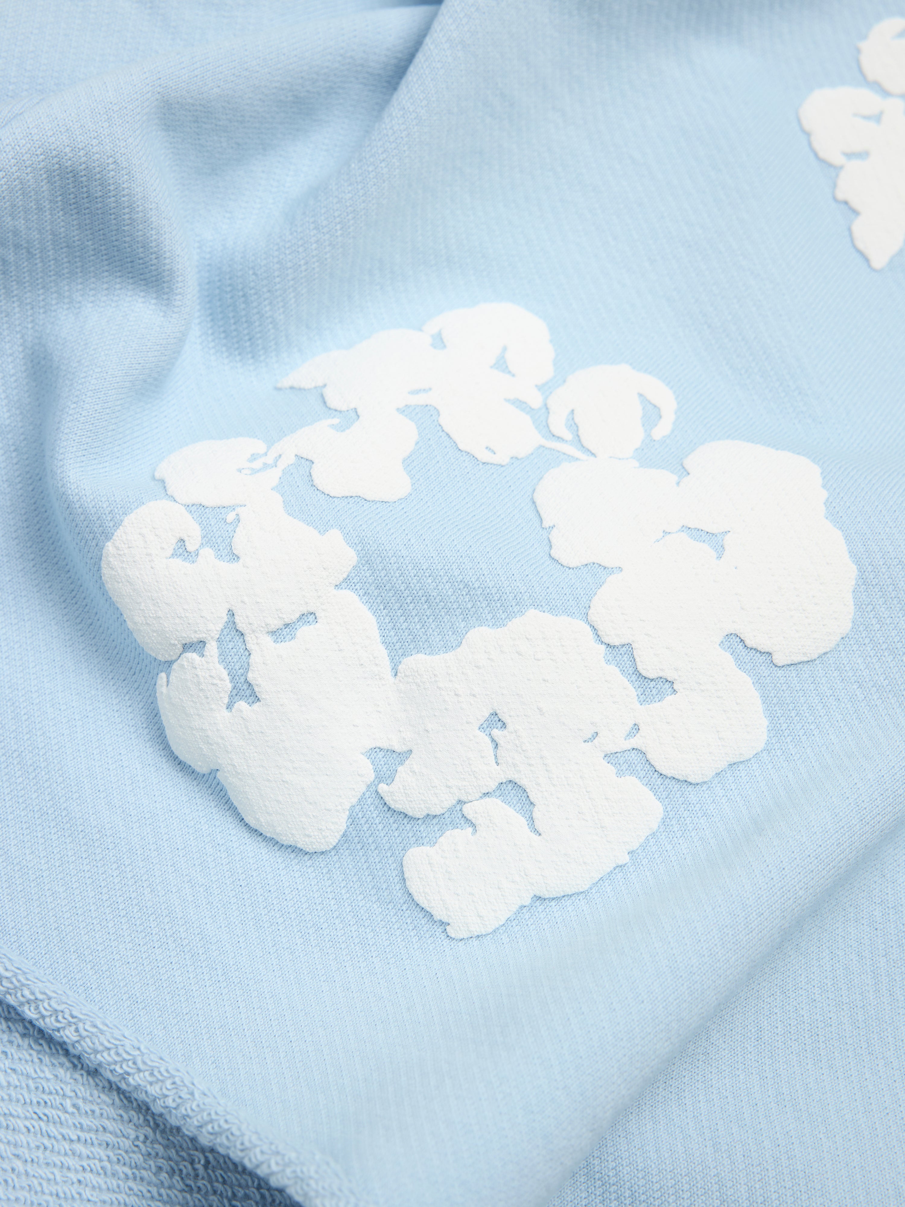 Cotton Wreath Sweatshorts Powder Blue – DENIM TEARS
